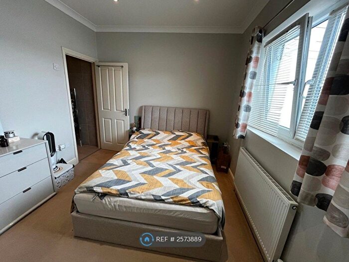 2 Bedroom Flat To Rent In Dwight Road, Watford, WD18