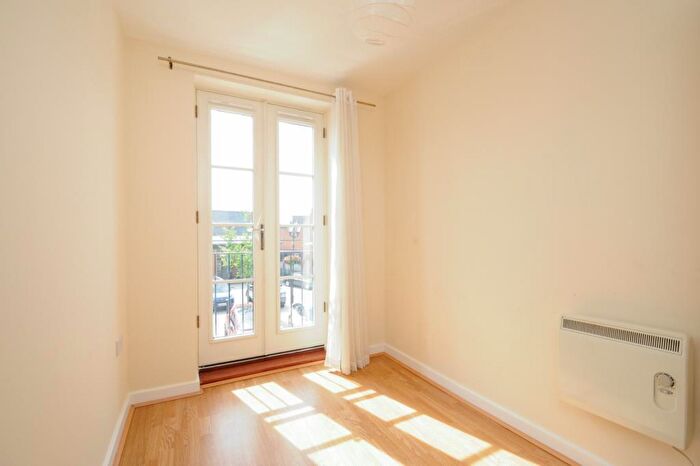 2 Bedroom Apartment To Rent In Fairford Leys, Aylesbury, HP19
