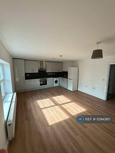 2 Bedroom Flat To Rent In Burnt Ash Hill, London, SE12