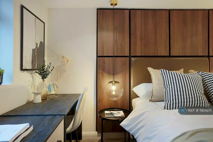 1 Bedroom Flat To Rent In Weston Road, Strood, ME2