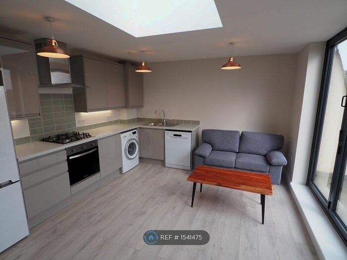 3 Bedroom Flat To Rent In Tollington Park, London, N4