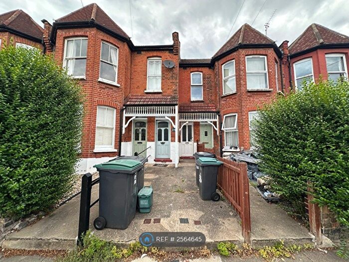3 Bedroom Flat To Rent In North View Road, London, N8