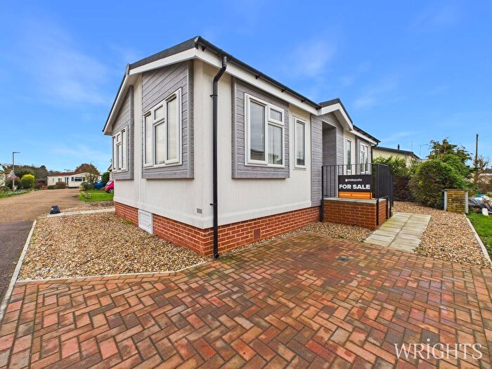 2 Bedroom Park Home For Sale In Marshmoor Crescent, North Mymms, Hatfield, AL9