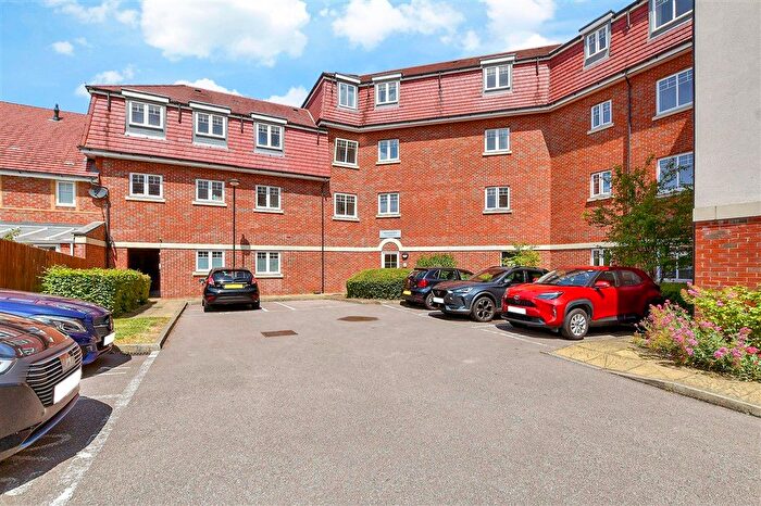 2 Bedroom Flat For Sale In Schoolgate Drive, Morden, Surrey, SM4