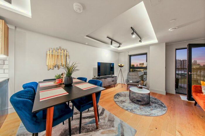 3 Bedroom Flat To Rent In Tower Bridge Road, Tower Bridge, SE1