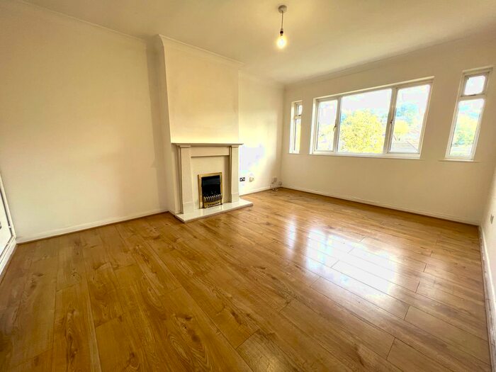 4 Bedroom Detached House To Rent In Princes Avenue, Chatham, ME5