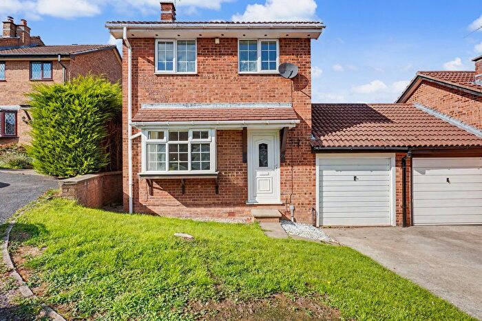 3 Bedroom Detached House For Sale In Heathfield Close, Chesterfield, S42