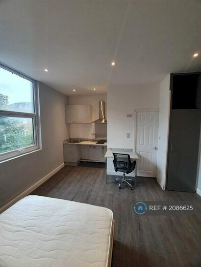 Studio To Rent In Walker Street, Nottingham, NG2