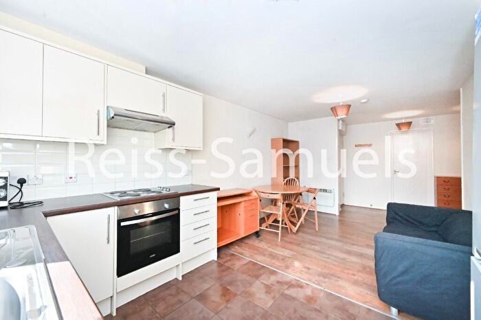 3 Bedroom Apartment To Rent In Ambassador Square, London, E14