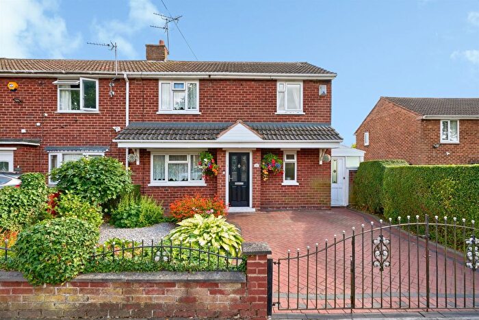 3 Bedroom End Of Terrace House For Sale In Lime Tree Road, Walsall, WS5