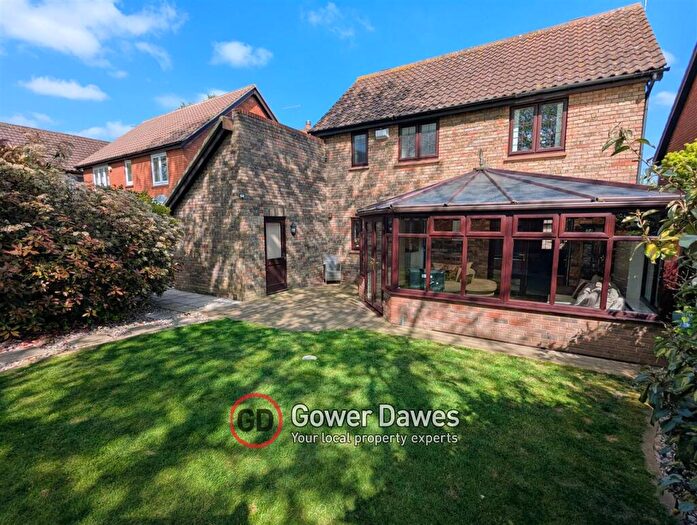 3 Bedroom Detached House For Sale In Northfields, Grays, RM17