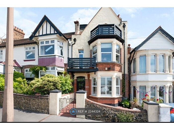 1 Bedroom Flat To Rent In Cliff Gardens, Leigh-On-Sea, SS9