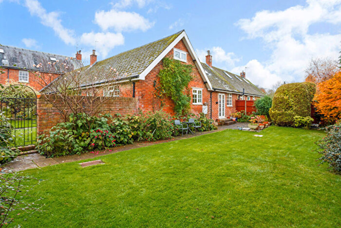 3 Bedroom Terraced House For Sale In Sandy Lane, Cheltenham, GL53