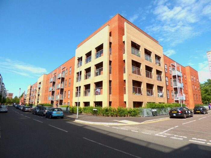 3 Bedroom Ground Flat To Rent In Cross Street, Portsmouth, PO1