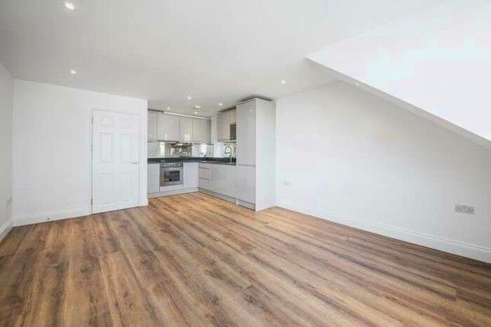 2 Bedroom Flat To Rent In Raglan House, Queens Avenue, Muswell Hill, N10