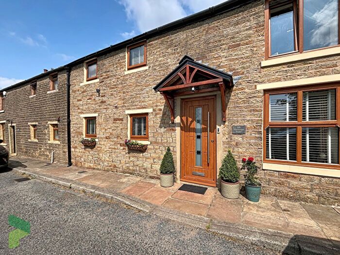 3 Bedroom Cottage For Sale In Blacksnape Road, Hoddlesden, Darwen, BB3