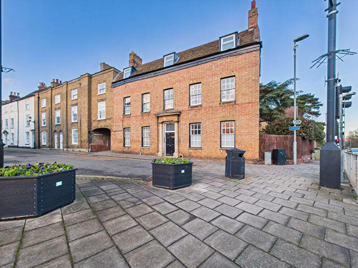 2 Bedroom Apartment To Rent In High Street, Huntingdon, PE29