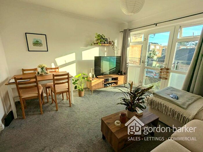 2 Bedroom Flat To Rent In Belle Vue Road, Bournemouth, Dorset, BH6