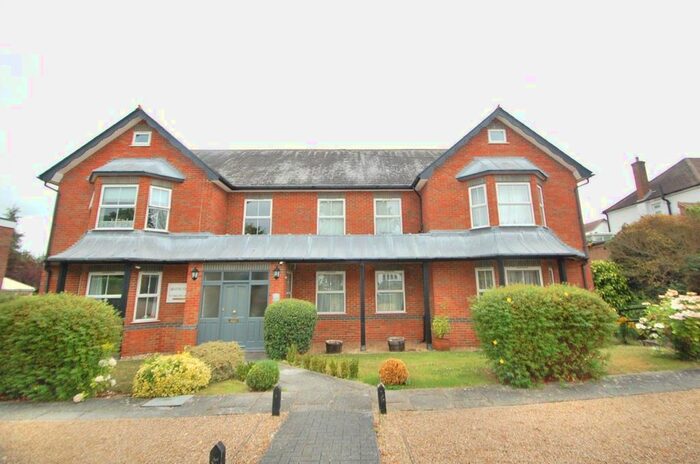 1 Bedroom Flat To Rent In Park Hill Road, Wallington, SM6