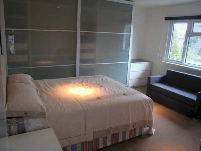 Studio To Rent In Hendon Way, London, NW2