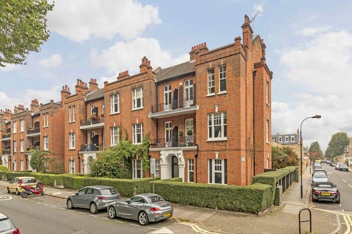 3 Bedroom Flat To Rent In Bishops Park Road, London, SW6