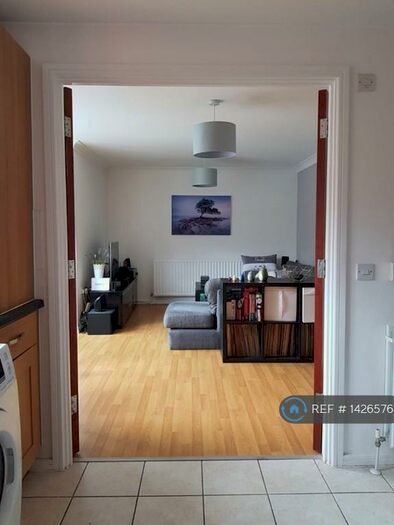 2 Bedroom Flat To Rent In Kenninghall Road, London, E5