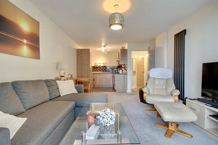 1 Bedroom Flat To Rent In Fratton Way, Southsea, PO4