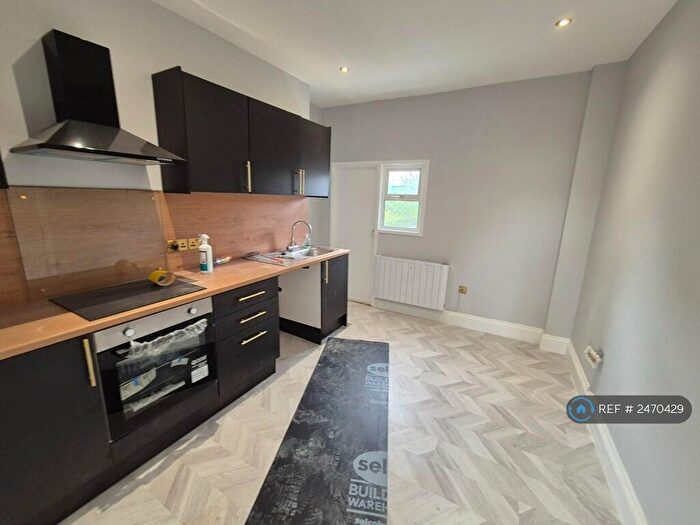 4 Bedroom Flat To Rent In Turners Hill, London, E15