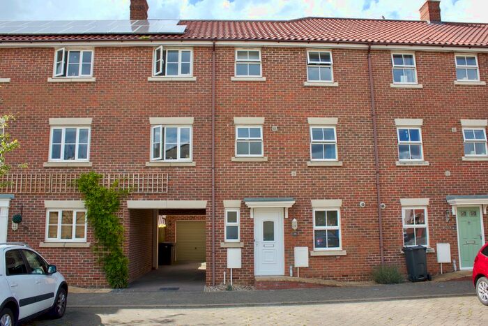 4 Bedroom Town House To Rent In Greenland Avenue, Wymondham, Norfolk, NR18