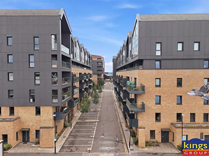 2 Bedroom Flat For Sale In Hoffmans Road, London, E17