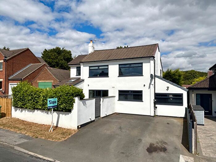 4 Bedroom Detached House For Sale In West End Rise, Horsforth, LS18