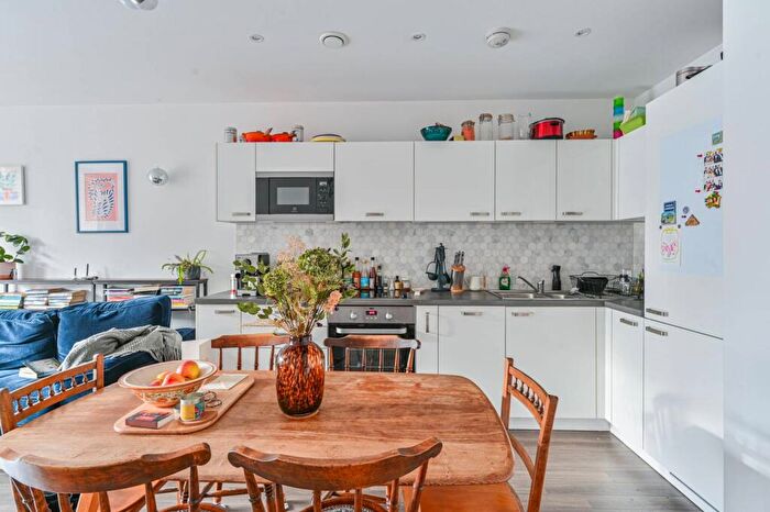 1 Bedroom Flat For Sale In Adenmore Road, Catford, London, SE6