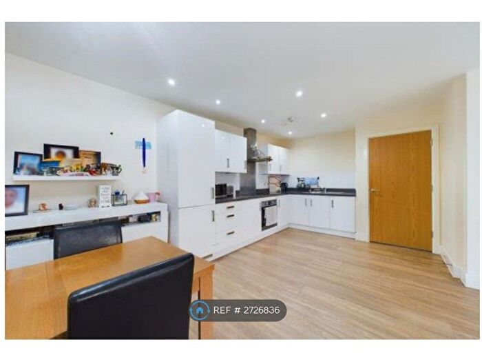 2 Bedroom Flat To Rent In The Embankment, Hemel Hempstead, HP3