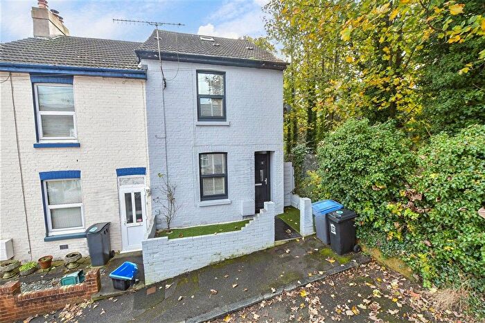 3 Bedroom End Terrace House For Sale In Oswald Place, Dover, Kent, CT17