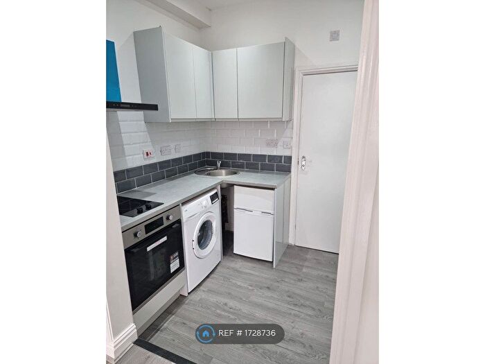 Studio To Rent In Pershore Road, Selly Park, Birmingham, B29