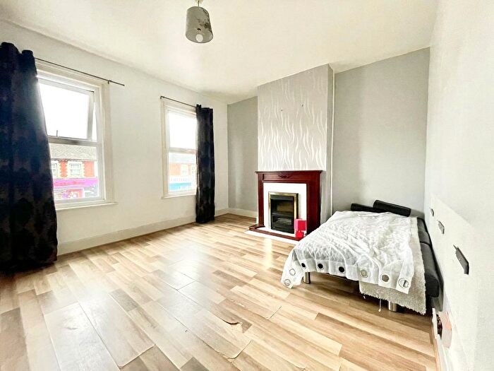 3 Bedroom Maisonette To Rent In Oxford Road, Reading, Berkshire, RG30