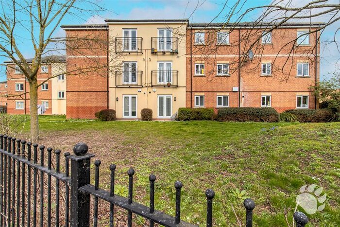 2 Bedroom Flat For Sale In Beeston Courts, Laindon, SS15