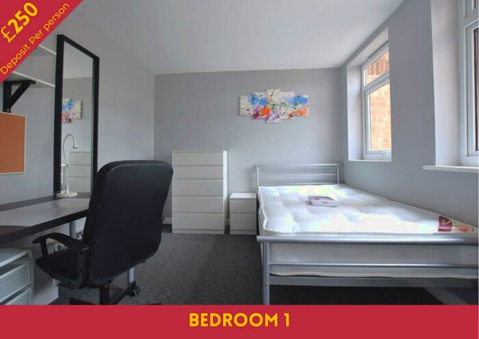 5 Bedroom Semi-Detached House To Rent In Green Cloth Mews, CT1