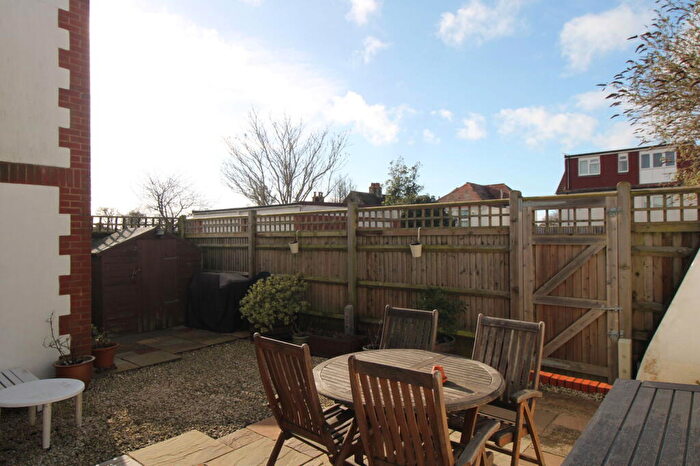 2 Bedroom Flat For Sale In West Hove, BN3