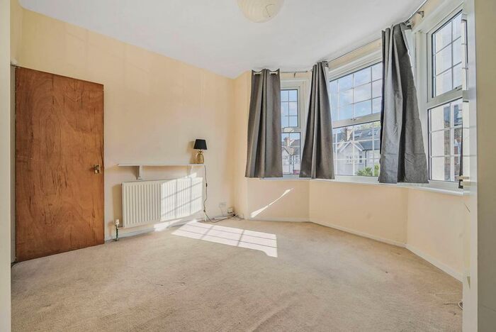 1 Bedroom Flat To Rent In Robinson Road, Colliers Wood, London, SW17
