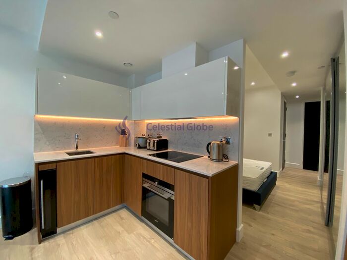 1 Bedroom Flat For Sale In Piazza Walk, London, E1