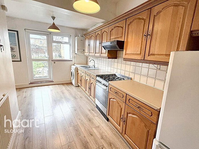 3 Bedroom Terraced House For Sale In Park Street, Slough, SL1