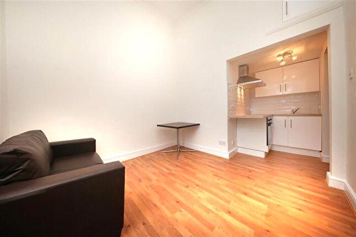 Flat To Rent In West End Lane, West Hampstead, NW6