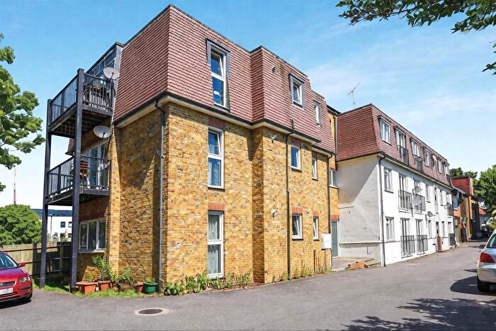 2 Bedroom Flat To Rent In Boundary Close, Kingston Upon Thames, KT1