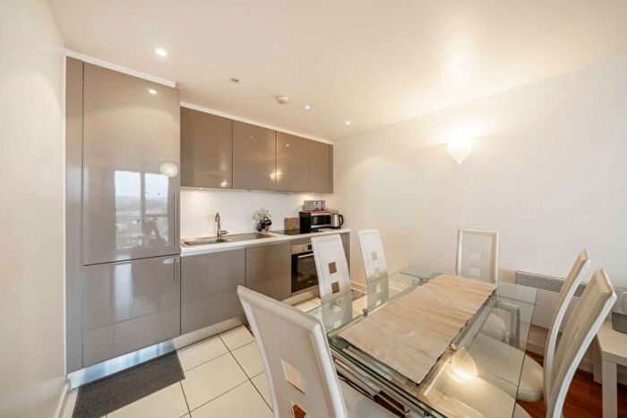 1 Bedroom Flat To Rent In Chadwell Lane, London, N8