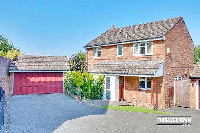 4 Bedroom Detached House For Sale In Goldfinch Close, Orpington, BR6