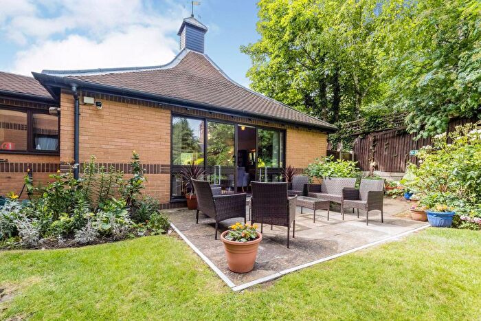 1 Bedroom Apartment For Sale In Manor Court Lodge, South Woodford, E18