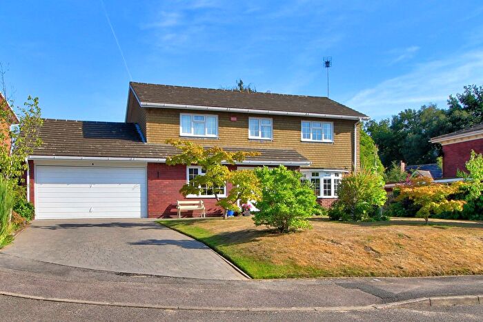 4 Bedroom Detached House For Sale In Martins Drive, Wokingham, RG41