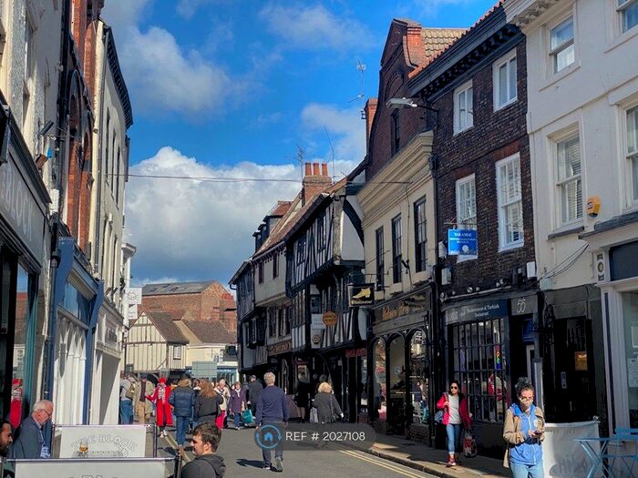 3 Bedroom Maisonette To Rent In Goodramgate, York, YO1