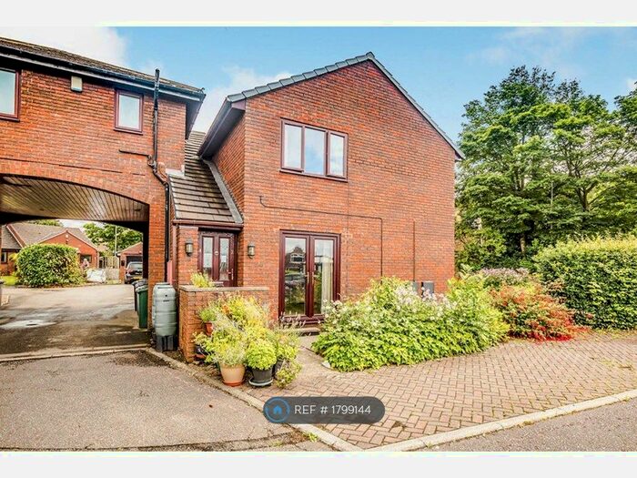 2 Bedroom Flat To Rent In St. Johns Court, Lepton, Huddersfield, HD8